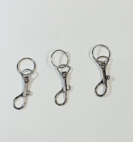 علاقة مفاتيح معدن